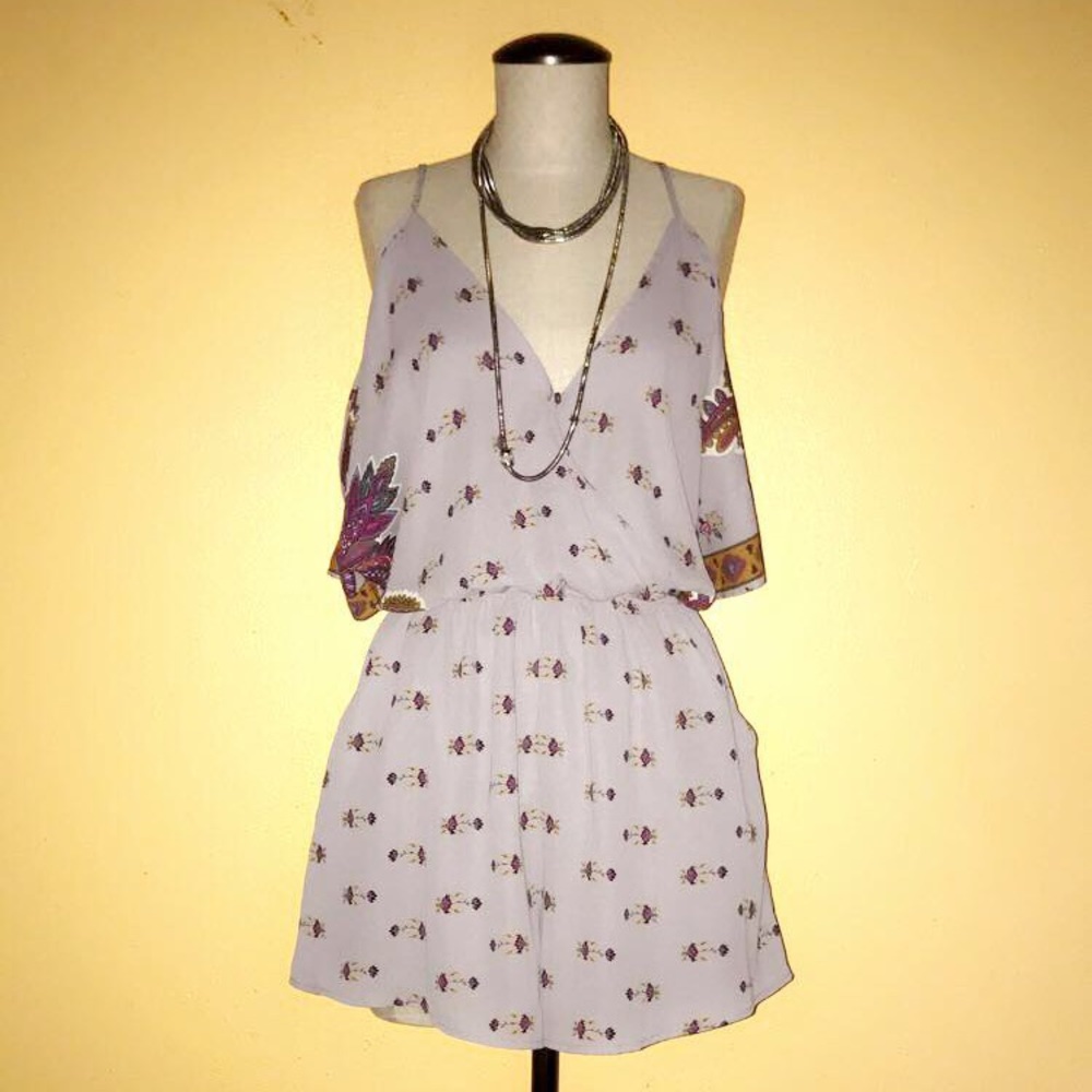Astr Gray Print Open Shoulder Romper. - image 1